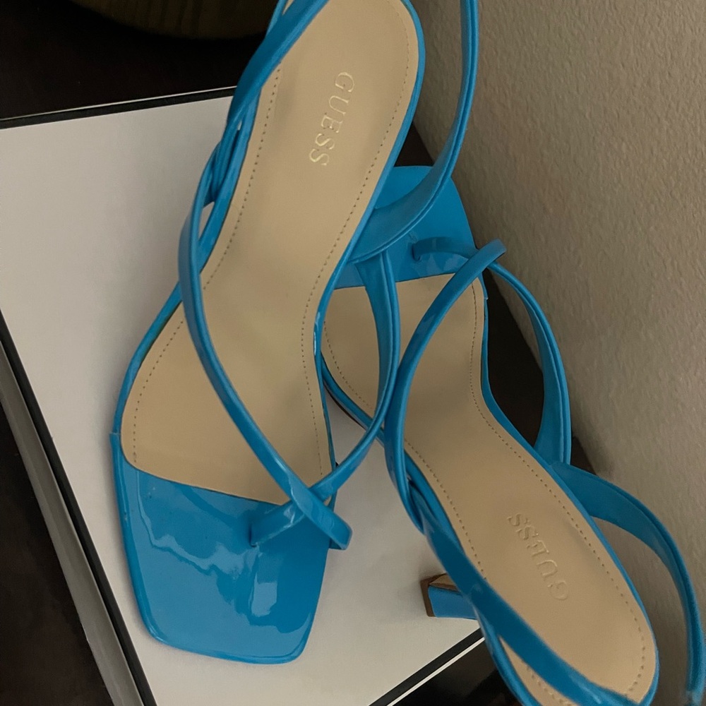 Guess - Picture 3 of 5